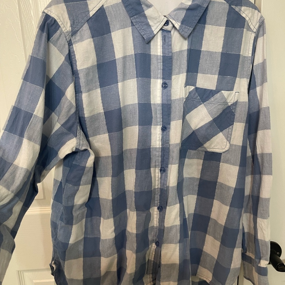 Time and Tru Women's Blue and White Plaid Button Down Shirt